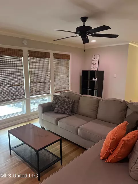 Living - 4272 Forest Park Dr, Jackson, MS 39211 photo 1 of 2