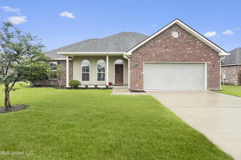 3020 Becky St, Ocean Springs, MS 39564