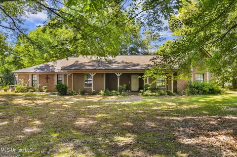 152 Lakeview Rd, Brandon, MS 39047