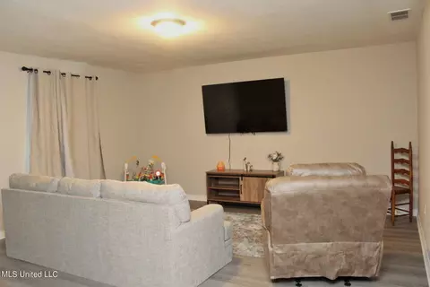 Living - 438 Manila St, Lucedale, MS 39452 photo 1 of 4