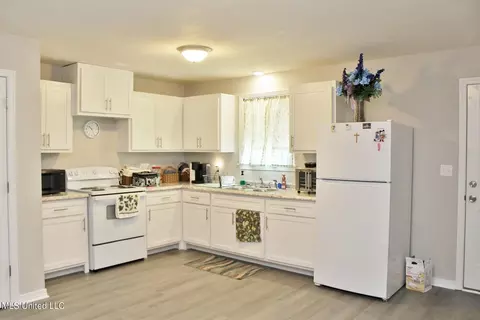 Kitchen - 438 Manila St, Lucedale, MS 39452 photo 2 of 2