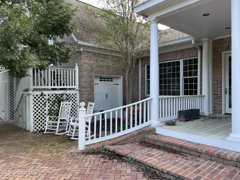 Exterior - 100 Hillview Ct, Brandon, MS 39042 photo 4 of 9