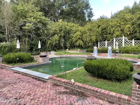 Exterior - 100 Hillview Ct, Brandon, MS 39042 photo 8 of 9