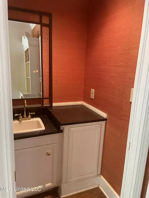 Bath - 100 Hillview Ct, Brandon, MS 39042 photo 1 of 2