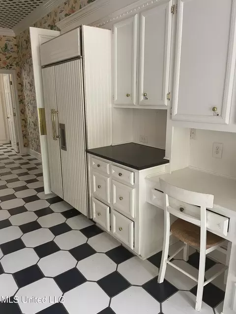 Kitchen - 100 Hillview Ct, Brandon, MS 39042 photo 3 of 3