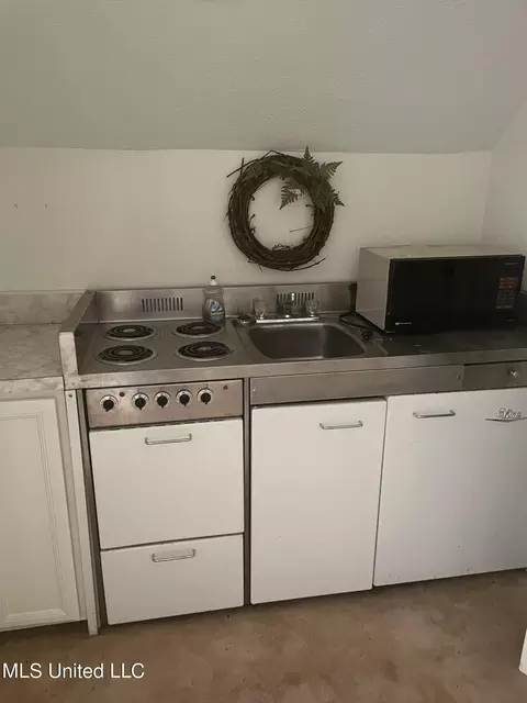 Kitchen - 100 Hillview Ct, Brandon, MS 39042 photo 1 of 3
