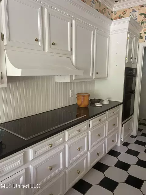 Kitchen - 100 Hillview Ct, Brandon, MS 39042 photo 2 of 3