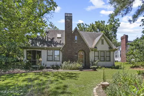 1521 Riverside Dr, Jackson, MS 39202