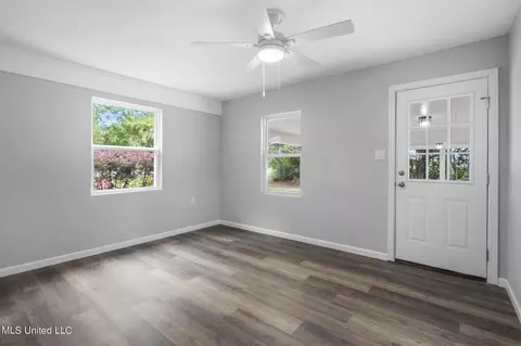 Living - 1130 Highway 63 S, Lucedale, MS 39452 photo 6 of 6