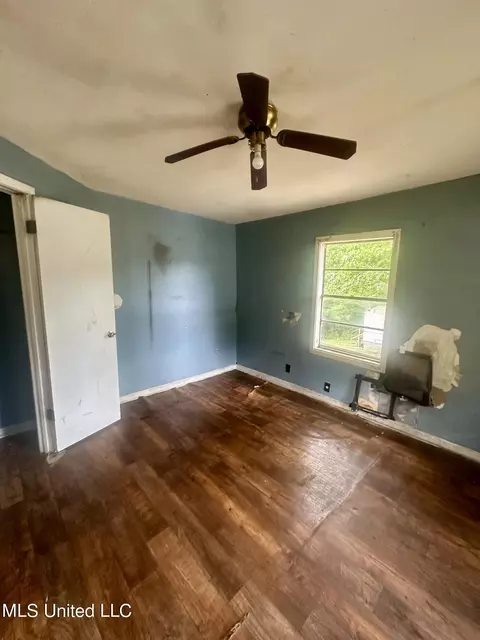 Bedroom - 1030 Pine Hill St, Grenada, MS 38901 photo 2 of 3