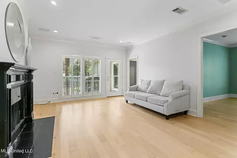 Living - 21 Pear Orchard Park, Jackson, MS 39211 photo 1 of 3