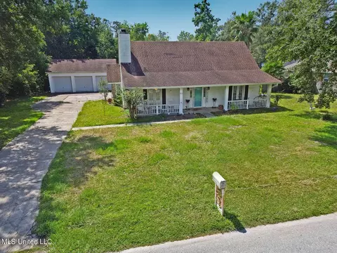 9113 Live Oak Ave, Ocean Springs, MS 39564