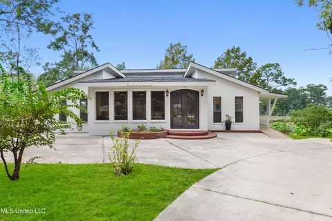 9312 Ridgeview Dr, Ocean Springs, MS 39564