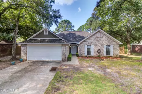 7113 Oakhurst Dr, Ocean Springs, MS 39564