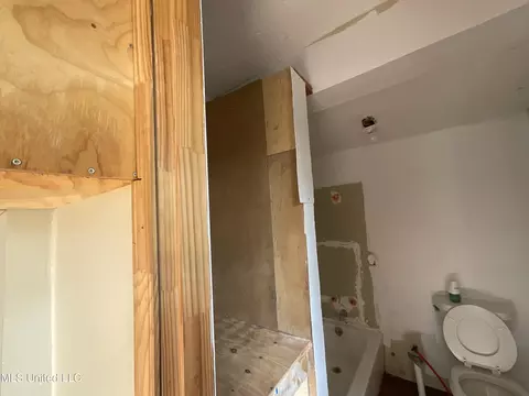 Bath - 1007 Killingsworth Ln, Wesson, MS 39191 photo 1 of 2