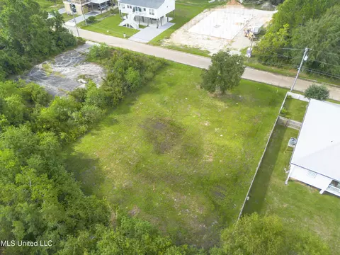 120 Lafitte Dr, Waveland, MS 39576