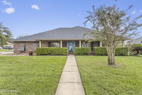 11341 Camelot Estates Dr, Gulfport, MS 39503