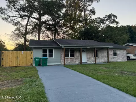 112 Gahan Dr, Gulfport, MS 39503