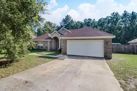 7105 Pinehurst Dr, Ocean Springs, MS 39564