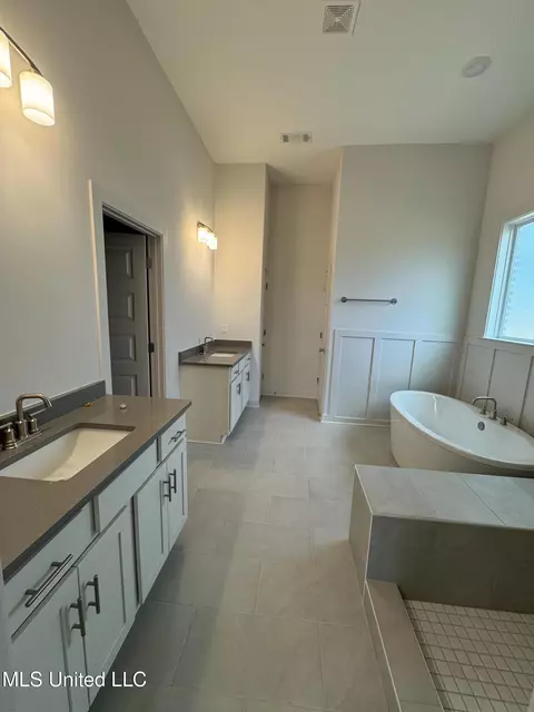 Bath - 13564 Birch Bnd, Olive Branch, MS 38654 photo 1 of 2