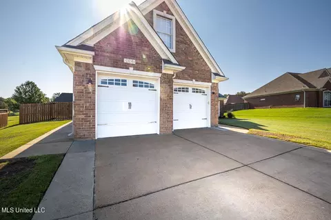 Exterior - 1394 Village Wood Dr, Hernando, MS 38632 photo 2 of 6