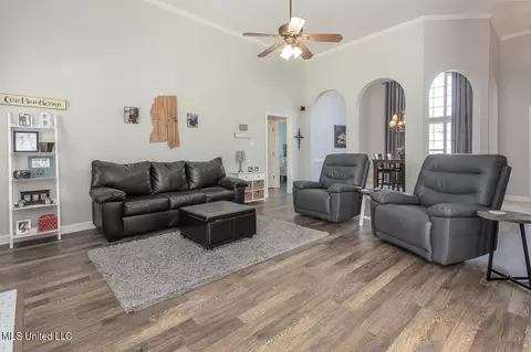 Living - 1394 Village Wood Dr, Hernando, MS 38632 photo 1 of 1