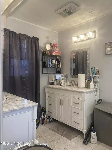 Bath - 644 Heather Lane Ln, Jackson, MS 39206 photo 2 of 3