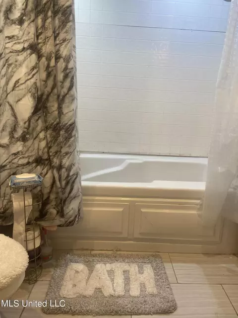 Bath - 644 Heather Lane Ln, Jackson, MS 39206 photo 3 of 3