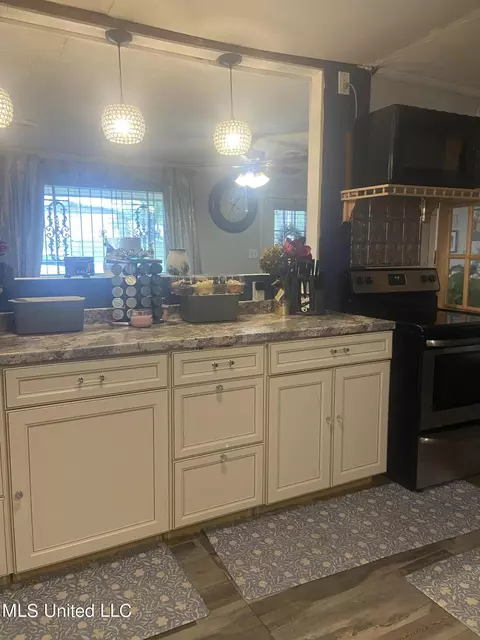 Kitchen - 644 Heather Lane Ln, Jackson, MS 39206 photo 2 of 2