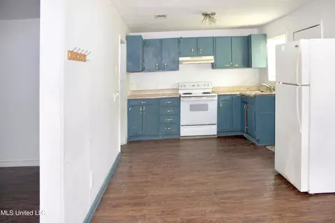6125 Dora Ave, Moss Point, MS 39563 photo 4