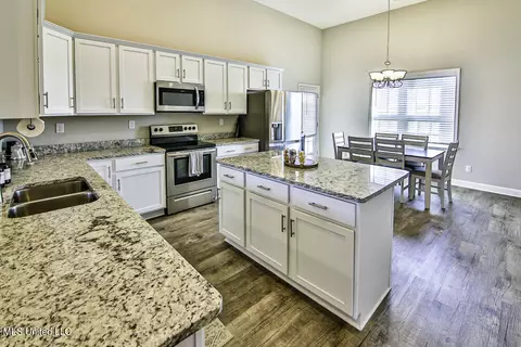 9165 S Lakeside Cir, Walls, MS 38680