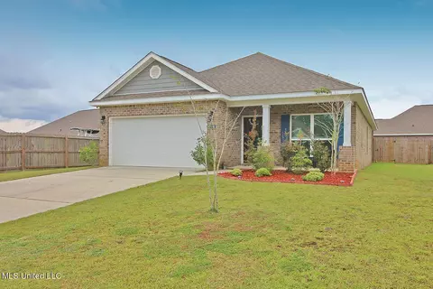 5396 Overland Dr, Biloxi, MS 39532