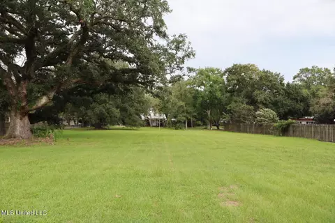 734 Market St, Pascagoula, MS 39567