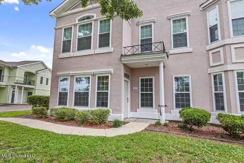 2252 Beach Dr #302, Gulfport, MS 39507