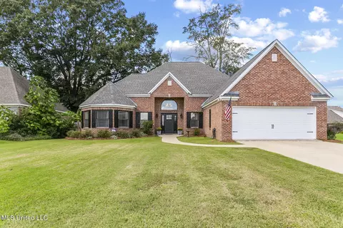 237 N Maple St, Ridgeland, MS 39157
