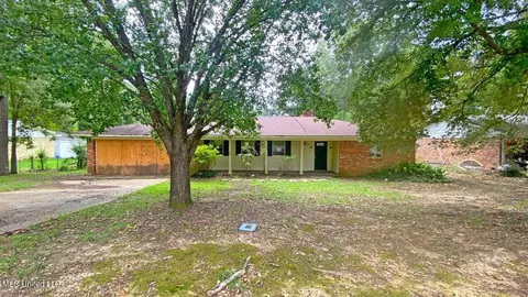1304 Beverly Dr, Clinton, MS 39056