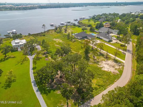650 Wetzel Dr, Biloxi, MS 39532 photo 1