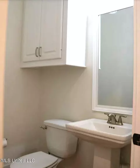 Bath - 170 Winchester Dr, Flora, MS 39071 photo 5 of 11