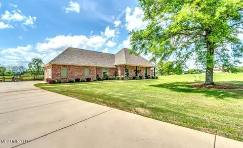 170 Winchester Dr, Flora, MS 39071