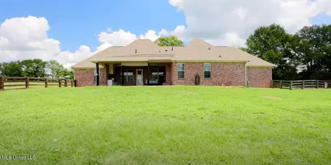 Exterior - 170 Winchester Dr, Flora, MS 39071 photo 5 of 16