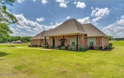 Exterior - 170 Winchester Dr, Flora, MS 39071 photo 3 of 16