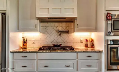 Kitchen - 170 Winchester Dr, Flora, MS 39071 photo 4 of 5