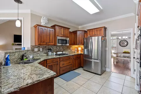 Kitchen - 701 Shadow View Dr, Hernando, MS 38632 photo 2 of 5