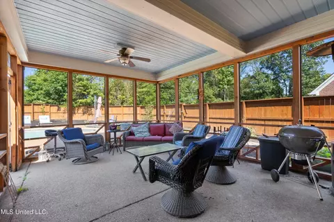 Exterior - 701 Shadow View Dr, Hernando, MS 38632 photo 3 of 9