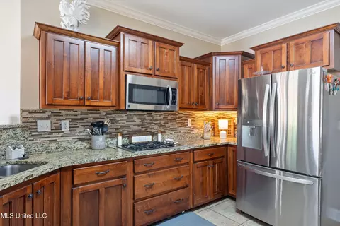 Kitchen - 701 Shadow View Dr, Hernando, MS 38632 photo 4 of 5