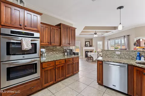 Kitchen - 701 Shadow View Dr, Hernando, MS 38632 photo 5 of 5