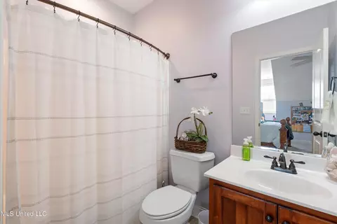 Bath - 701 Shadow View Dr, Hernando, MS 38632 photo 6 of 6