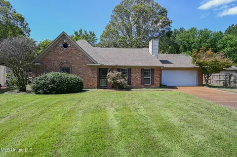 5455 Plum Tree Dr, Southaven, MS 38671