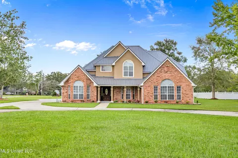 11340 River Oaks Dr, Biloxi, MS 39532