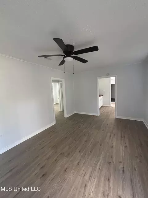 Living - 129 Savanna St, Jackson, MS 39212 photo 1 of 2